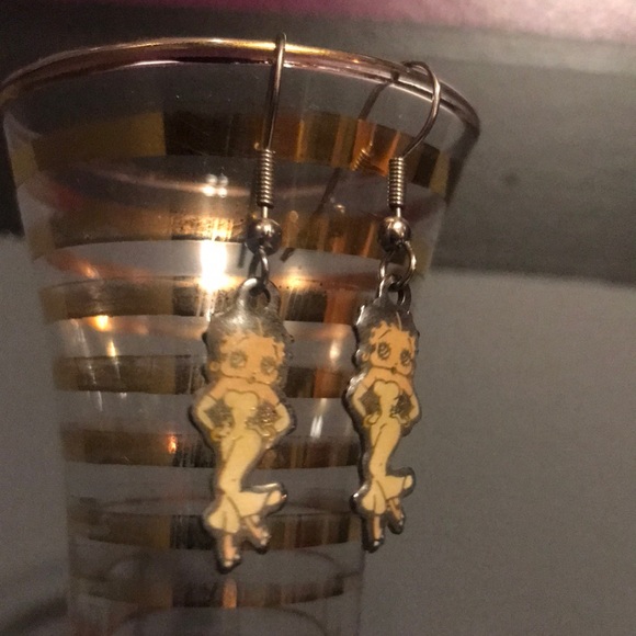 Betty hoop dangle earrings - Picture 1 of 2